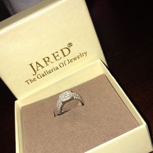 Ring size 8 never worn ring or necklace